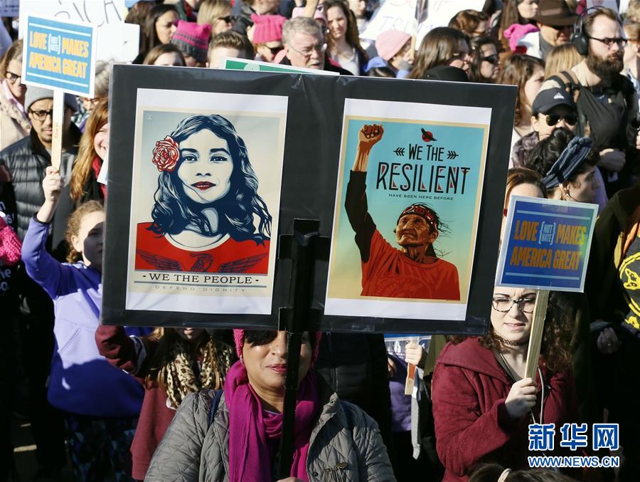 “请特朗普听听我们的声音”——美国多地爆发妇女大游行