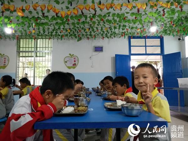 （社会）贵州营养改善计划：把“学生餐 ”做成“幸福餐”