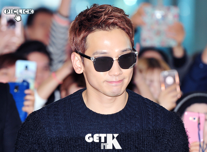 rain掩饰不住的幸福金泰希美颜依旧 二人巴厘岛度蜜月