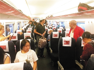【社会民生】体验公交化列车 重庆北站到重庆西站仅23分钟