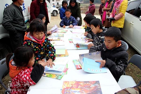 【网络媒体走转改】“流动图书”温暖美丽乡村