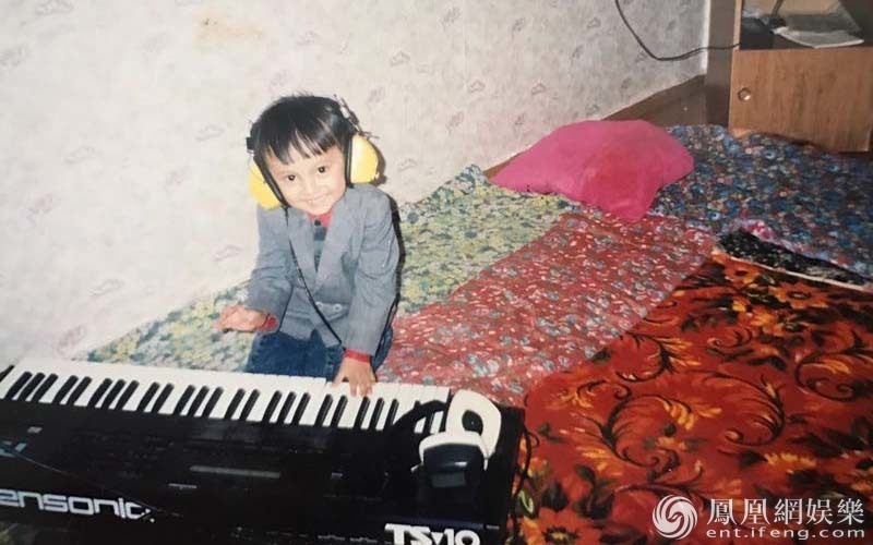 《歌手》迪玛希童年萌照曝光  网友：全家都是高颜值