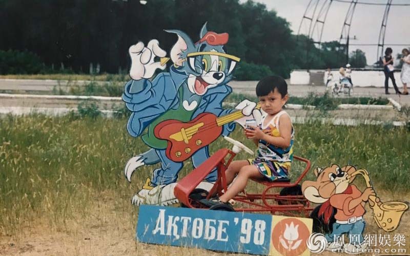 《歌手》迪玛希童年萌照曝光  网友：全家都是高颜值