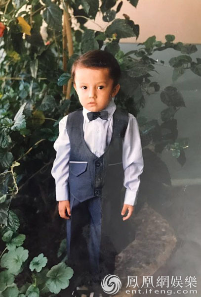 《歌手》迪玛希童年萌照曝光  网友：全家都是高颜值