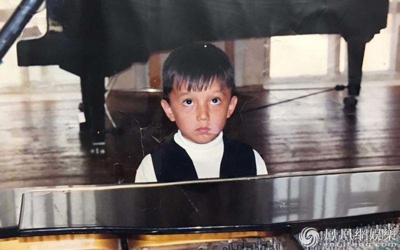 《歌手》迪玛希童年萌照曝光  网友：全家都是高颜值