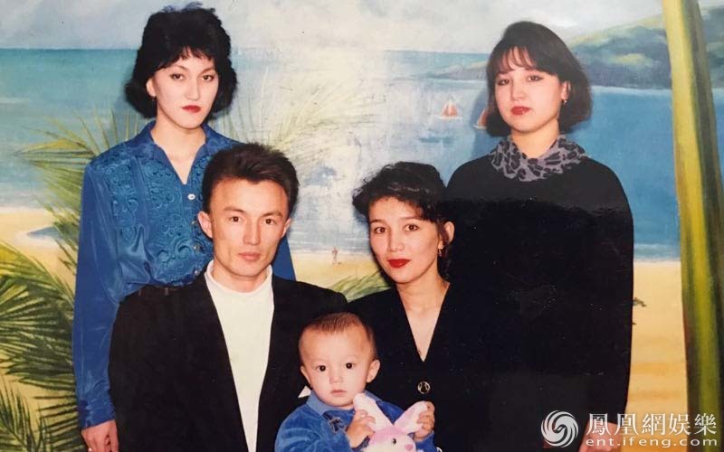 《歌手》迪玛希童年萌照曝光  网友：全家都是高颜值