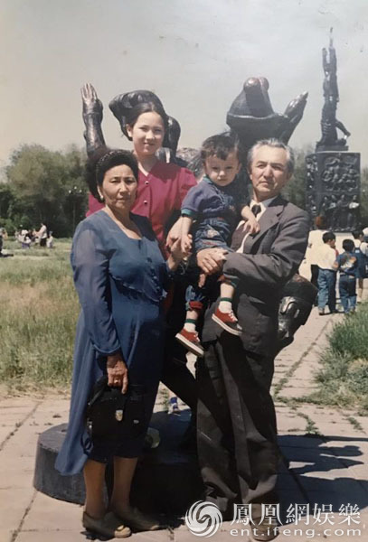 《歌手》迪玛希童年萌照曝光  网友：全家都是高颜值