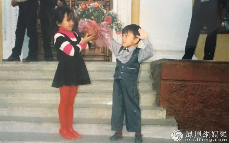 《歌手》迪玛希童年萌照曝光  网友：全家都是高颜值