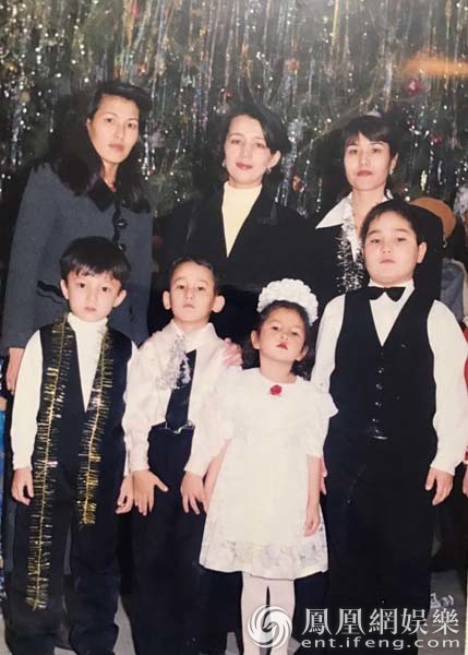 《歌手》迪玛希童年萌照曝光  网友：全家都是高颜值