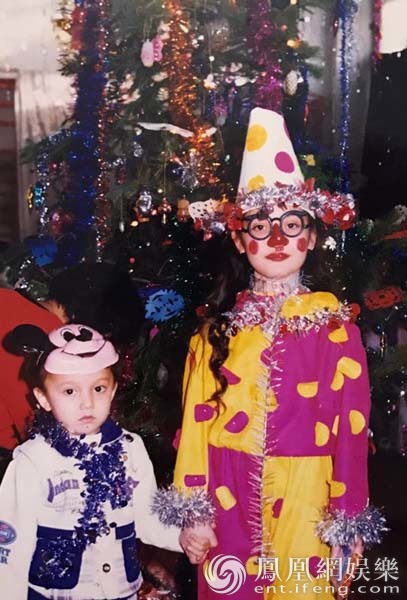 《歌手》迪玛希童年萌照曝光  网友：全家都是高颜值