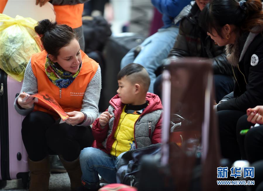 杭州：火车站来了外籍志愿者