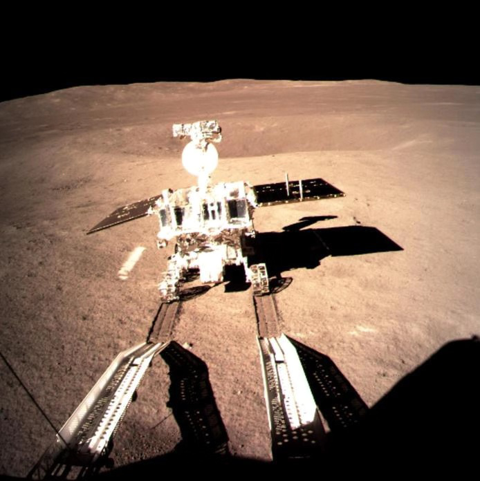 第一步绕月的顺利完成是在2007年,我国首颗月球探测卫星嫦娥一号