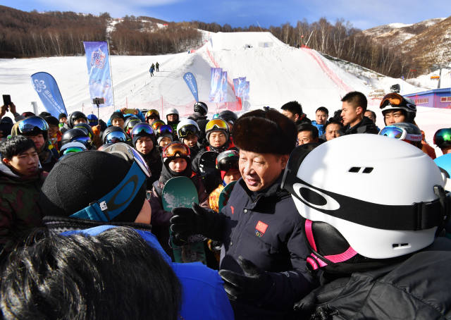 从洛桑到崇礼：习近平冰天雪地话冬奥