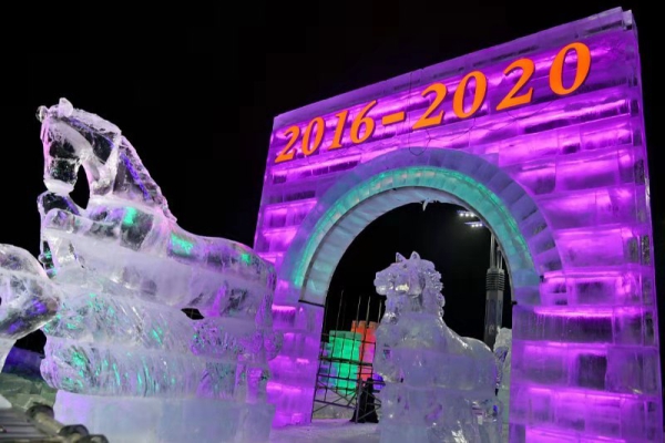 长春公园大型主题冰雪灯光展全面拉开帷幕