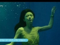 全智贤水下紧绑鱼尾，脸色发白淋热水取暖