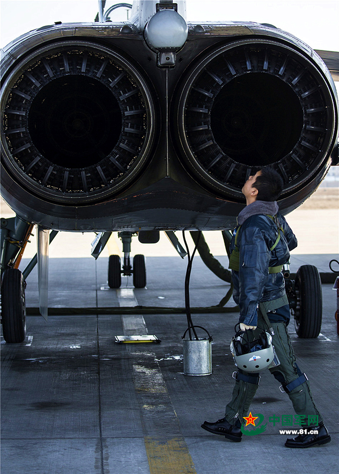 “飞豹”穿越云海 只为守护人海中的我们 “飞豹”穿越云海 只为守护人海中的我们