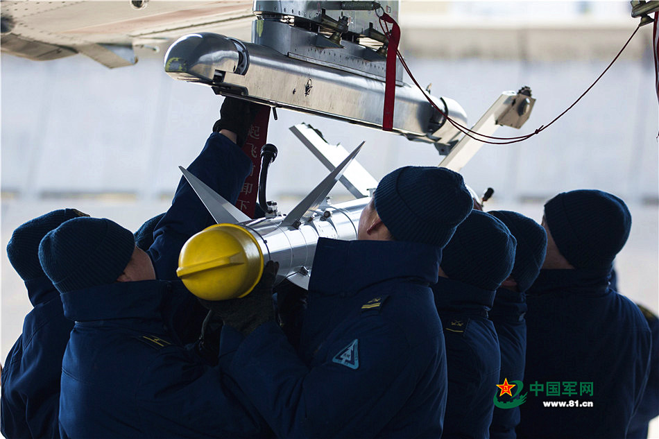 “飞豹”穿越云海 只为守护人海中的我们 “飞豹”穿越云海 只为守护人海中的我们