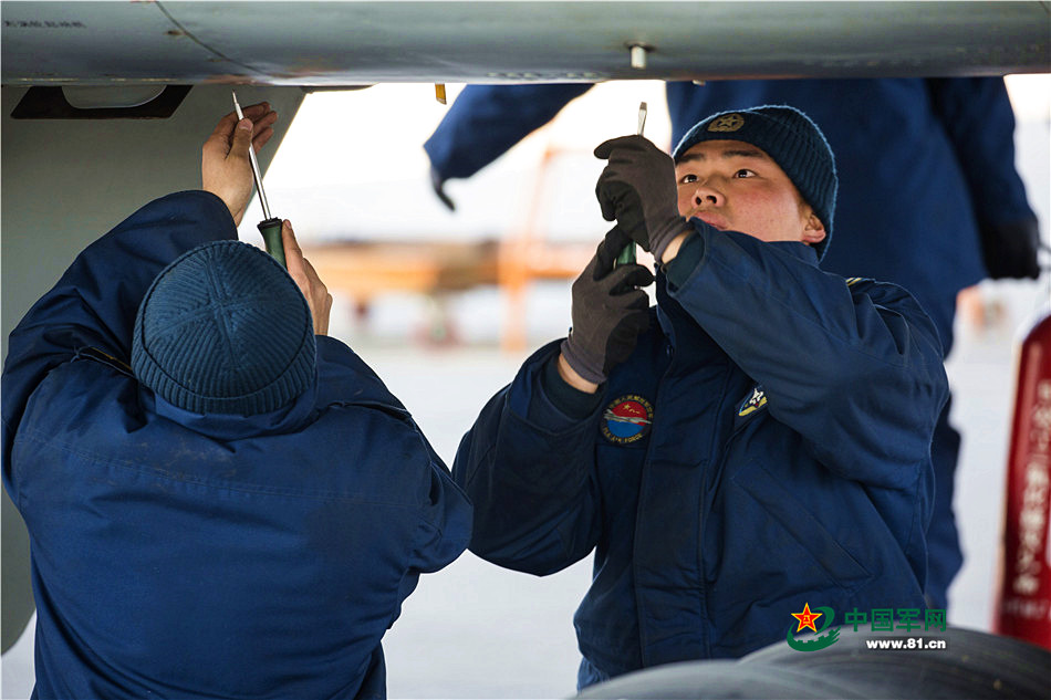 “飞豹”穿越云海 只为守护人海中的我们 “飞豹”穿越云海 只为守护人海中的我们