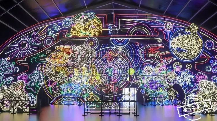 国度的异域风情,在这个区域可以见到丝绸之路上的商队,印度泰姬陵等等