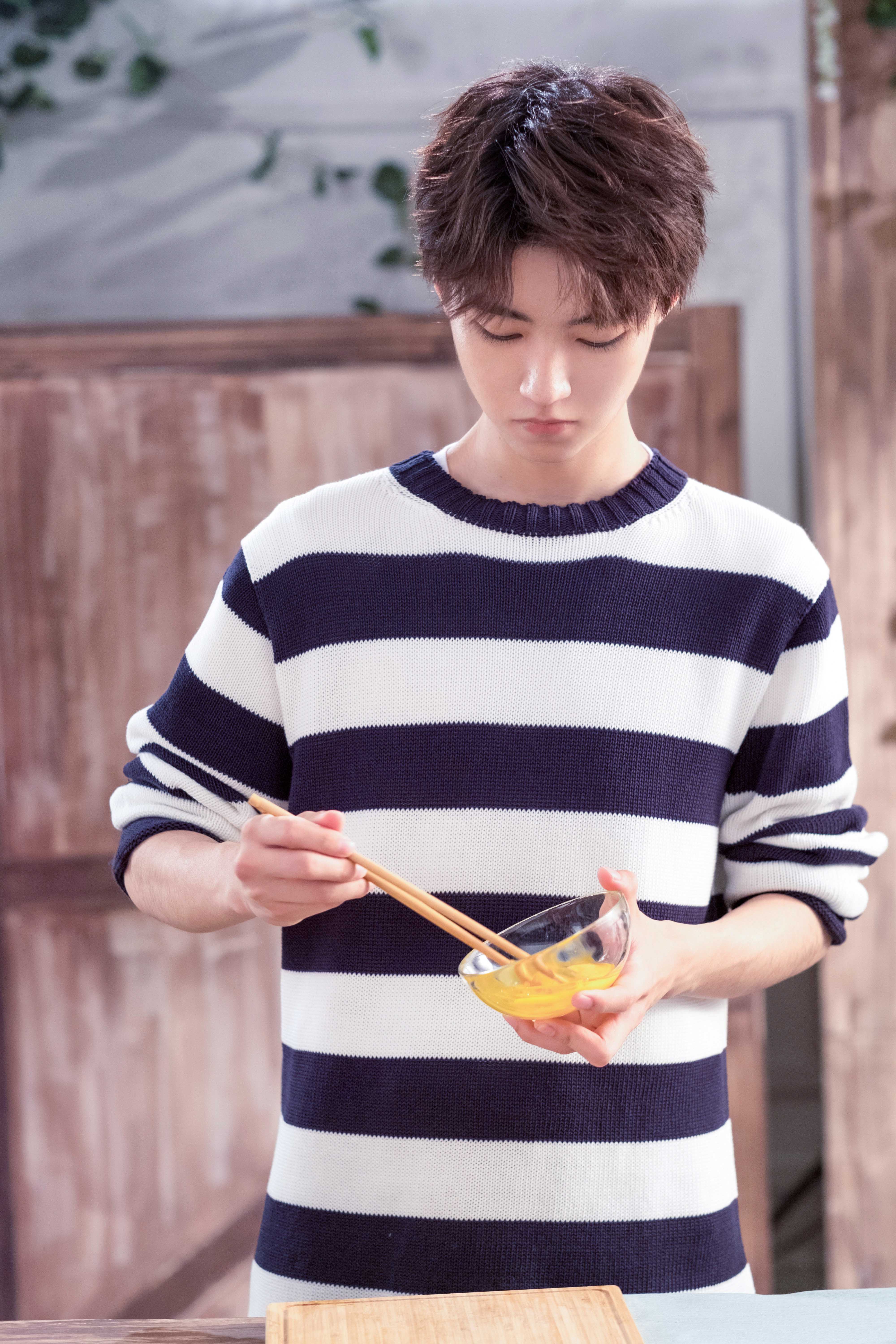 《中餐厅2》王俊凯颠锅摆盘首秀蛋炒饭