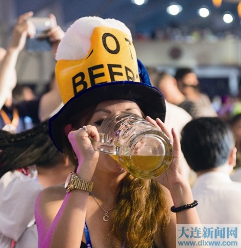 第19屆中國國際啤酒節博覽會激情碰杯