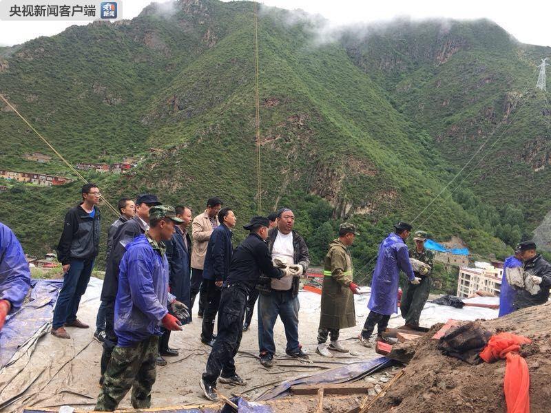 四川德格县暴雨引发山体滑坡 致4人死亡