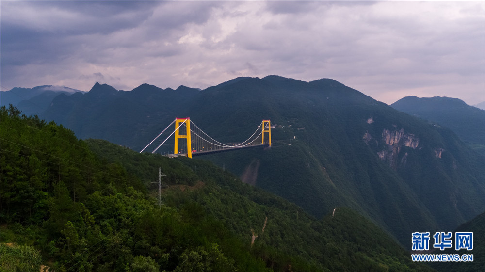 航拍“全球十大險橋”之湖北四渡河大橋