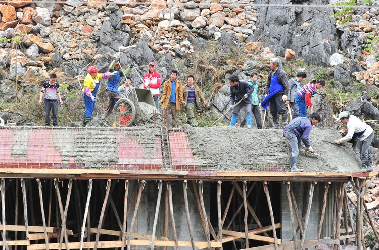 廣西河池：大化千山萬弄間 新房拔地起