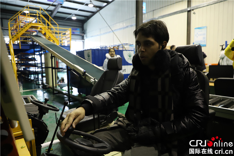 外媒记者走进哈尔滨职业技术学院 人才培养高地建设引热议