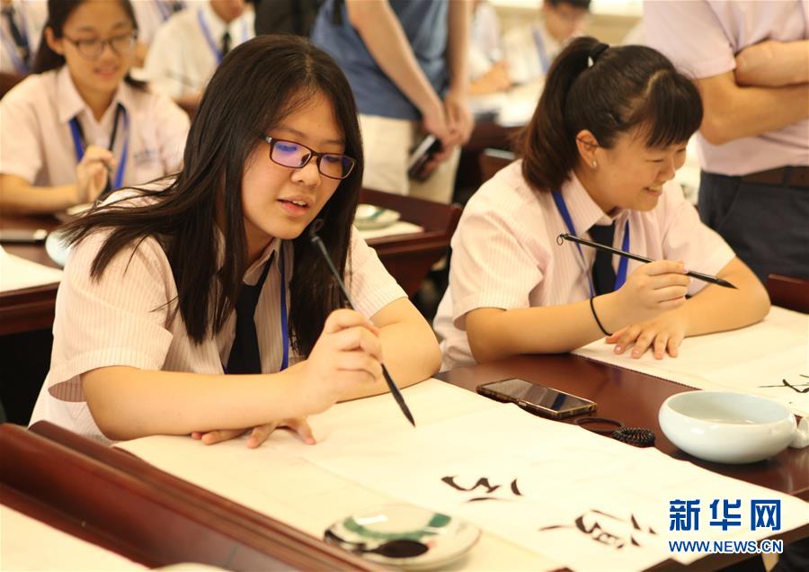 上海：两岸复兴中学学生暑期交流