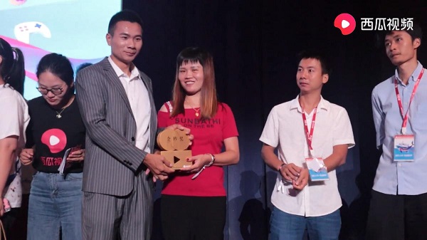 “渔人烽峰”上央视，讲述西瓜视频赶海创作者的成长史