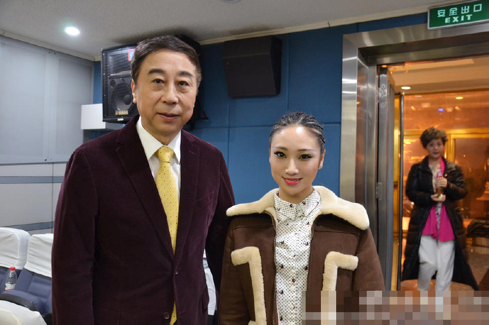 高清：柔術女王春晚破紀錄 曬後臺合影眾星