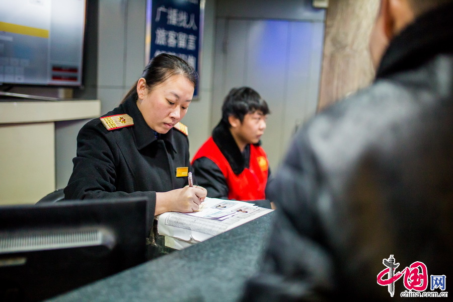 除夕坚守铁路人 你们幸福我快乐