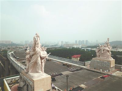 南京长江大桥南堡雕塑露新颜