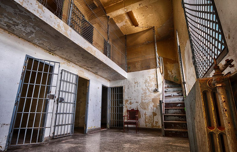 加拿大百年监狱残迹照片震慑人心组图