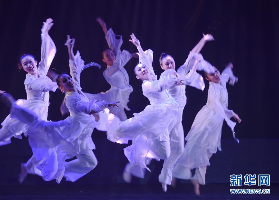 福建：第七届海峡两岸青年舞蹈嘉年华开幕