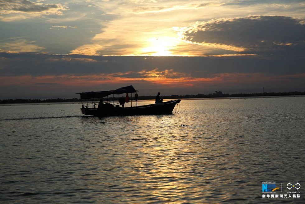 航拍海南東寨港紅樹林保護區 人與自然和諧相處