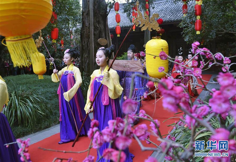 成都：“人日”游草堂祭杜甫