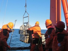 中国南极科考队刷新海上最南科考纪录