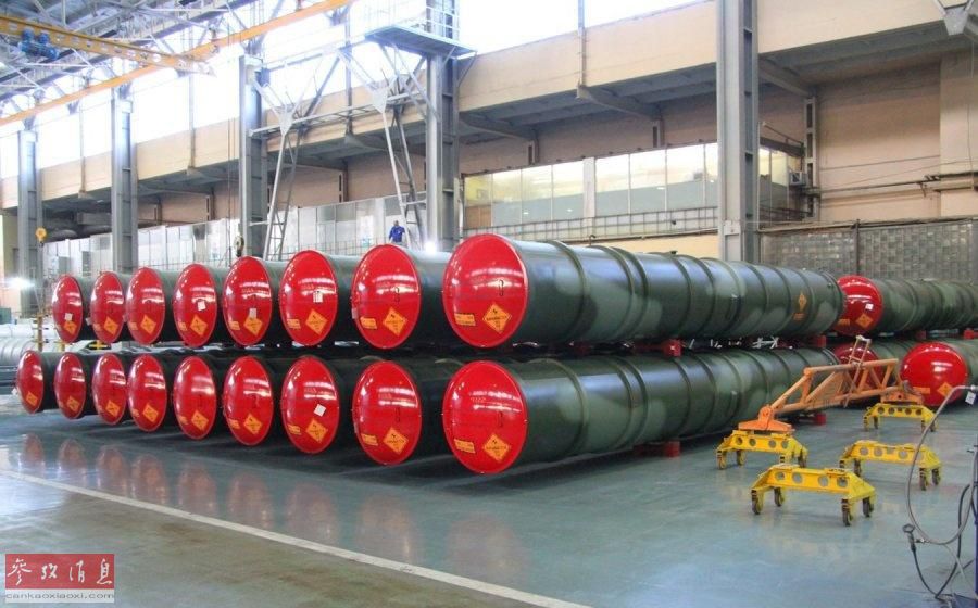 俄新S-400防空导弹竟由大妈手工组装 俄新S-400防空导弹竟由大妈手工组装