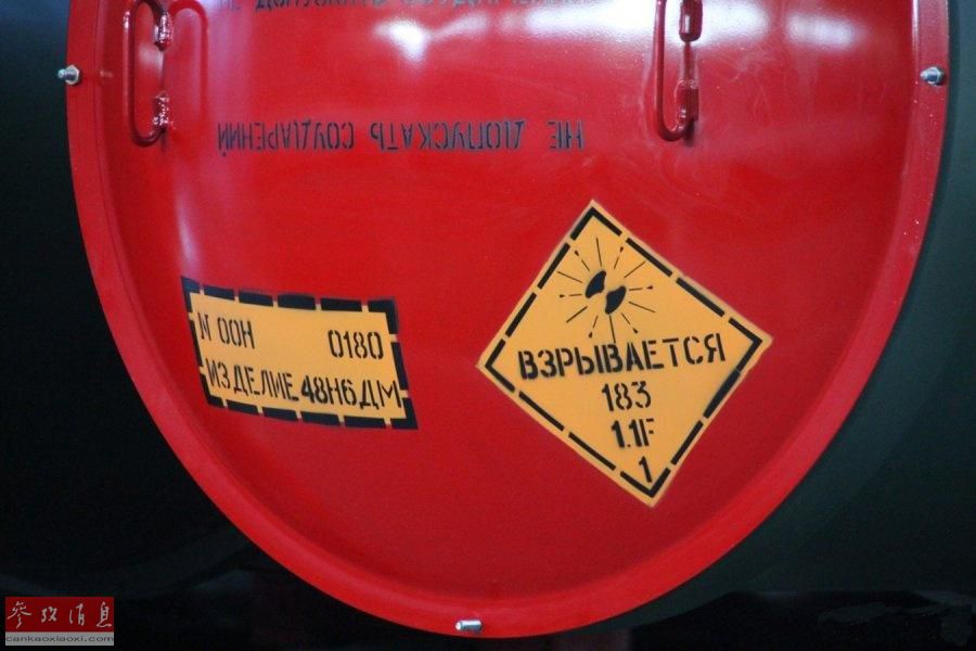 俄新S-400防空导弹竟由大妈手工组装 俄新S-400防空导弹竟由大妈手工组装