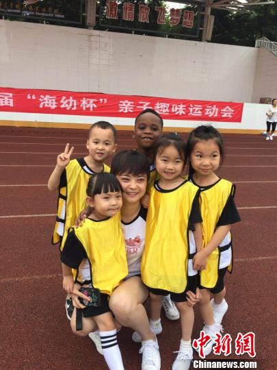6岁非洲萌娃中文超“牛” 父母将回国开办“中式”幼儿园