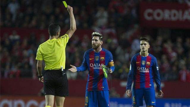 马卡报：巴萨本是西甲黄牌最少的球队之一，但近期黄牌数急剧增加_巴萨MSN组合黄牌数量远超皇马BBC_西班牙裁判对巴萨偏袒