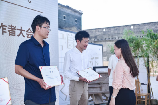 黑土麦田公益联合发起人秦玥飞入选今日头条"三农合伙人"