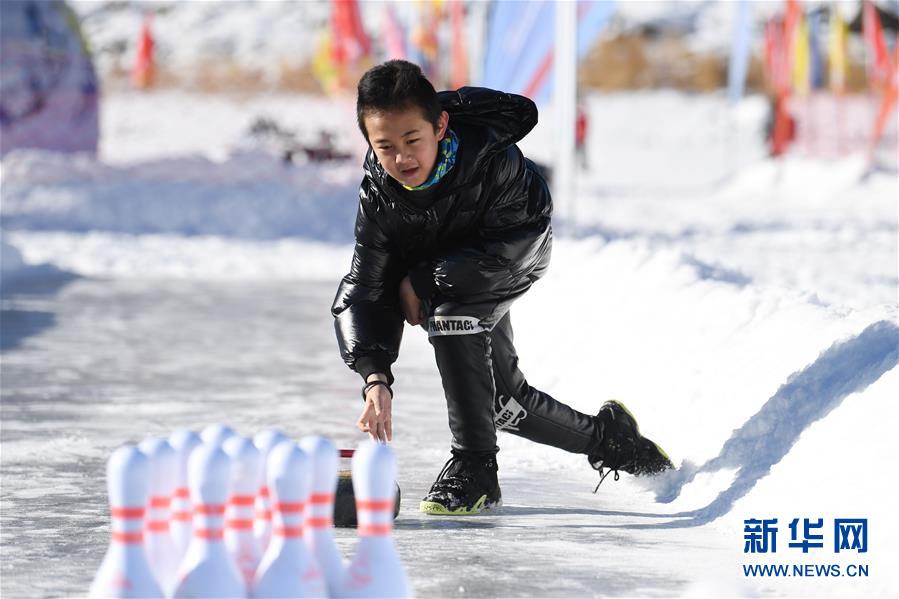 新疆天池景區推出“冰封雪湖”冰上項目