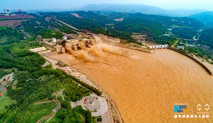 河南：航拍小浪底水库“黄河之水天上来”
