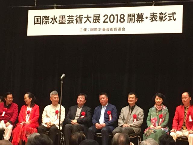 魏云飞与张玉凤大姐一起赴东京都美术馆展览