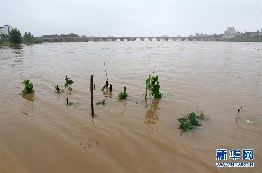 江西遭遇暴雨袭击