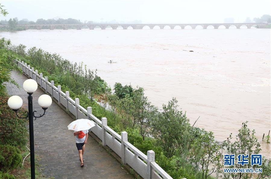 江西遭遇暴雨袭击