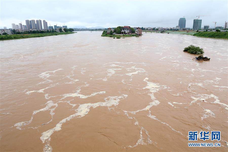 江西遭遇暴雨袭击